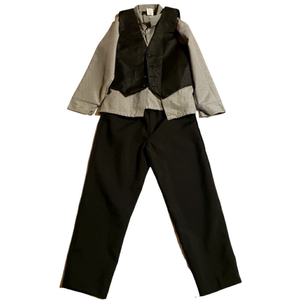 Boys Dress suit, 3pcs Size 6/7, Black/White
